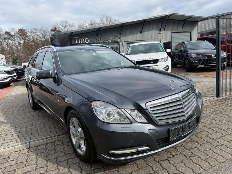 Gebraucht Mercedes E220 170 PS (125 kW) 2011 Grau Kombi