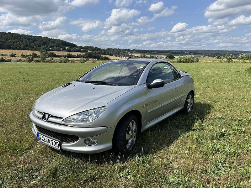 Silber Gebraucht 2006 Peugeot 206 CC Cabrio | 1.999 € (Etwas zu teuer) - Bild 1/4