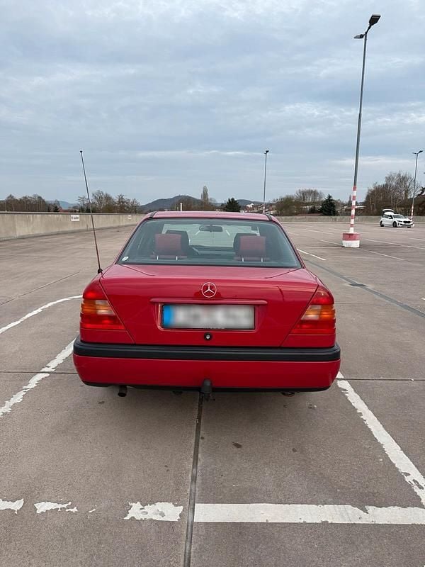 Gebraucht Mercedes C180 122 PS (89 kW) 1994 Rot Limousine