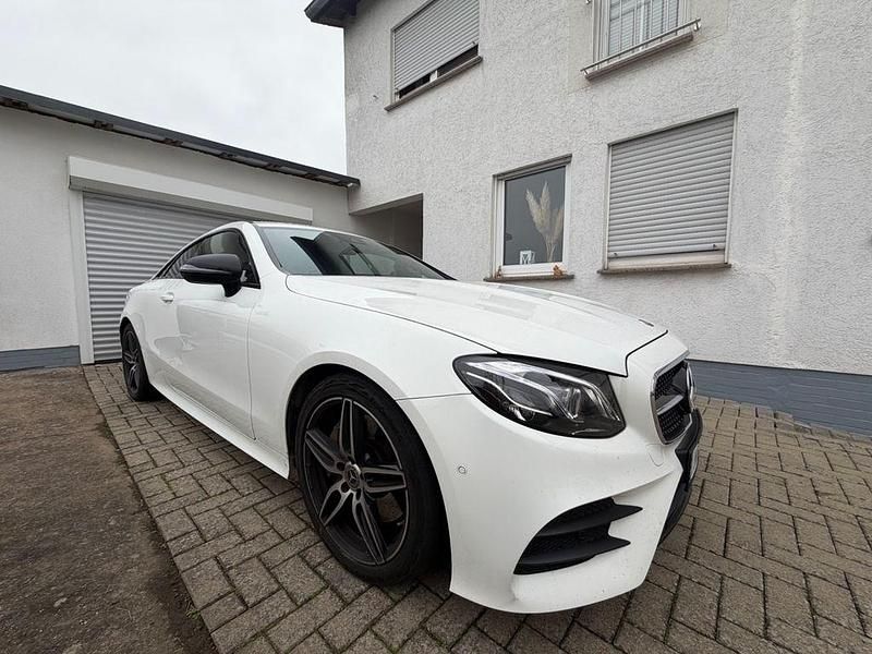 Gebraucht Mercedes E350 AMG line 286 PS (210 kW) 2019 Weiß Coupé
