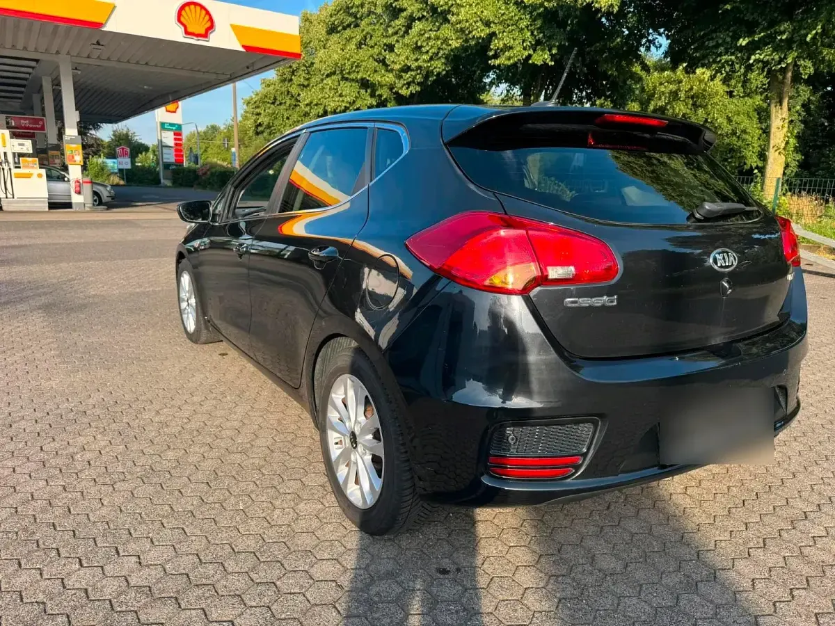 Gebraucht Kia Ceed 128 PS (94 kW) 2016 Schwarz Kleinwagen