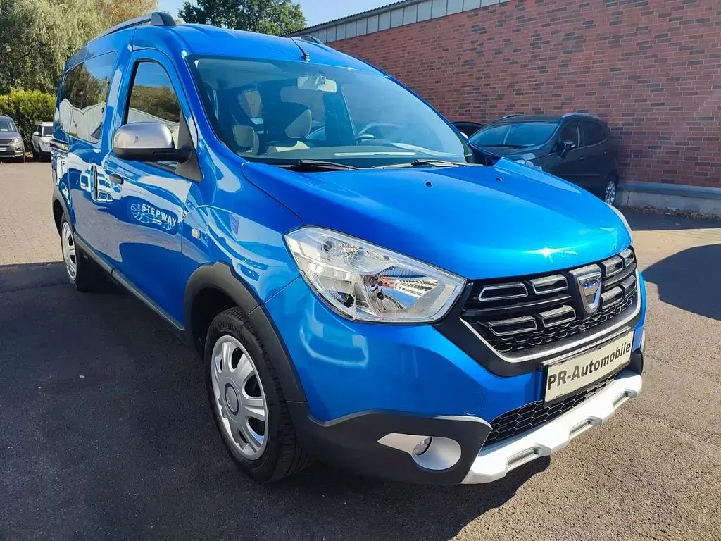 Gebraucht Dacia Dokker Stepway 102 PS (75 kW) 2018 Adriablau Van / Kleinbus