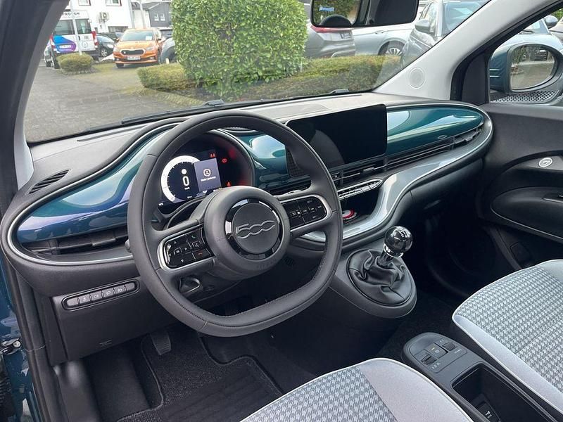 Neu Fiat 500 65 PS (47 kW) 2026 Grün Limousine