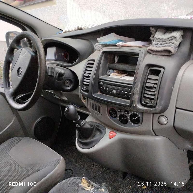 Second-hand Opel Vivaro 90 CP (66 kW) 2012 Alb Monovolum