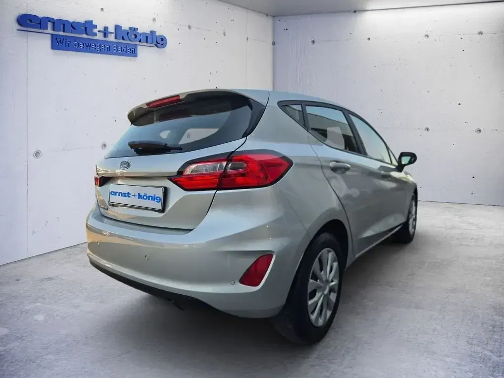 Gebraucht Ford Fiesta Cool & Connect 101 PS (74 kW) 2023 Moondust silver (metallic) Kleinwagen