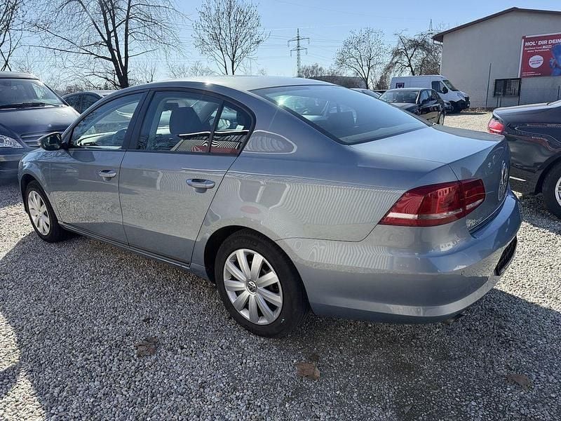 Gebraucht VW Passat Trendline 122 PS (89 kW) 2012 Blau Limousine