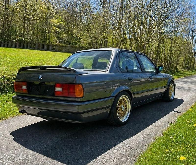 Brugt BMW 320 Performance 129 HK (94 kW) 1988 Grå Sedan