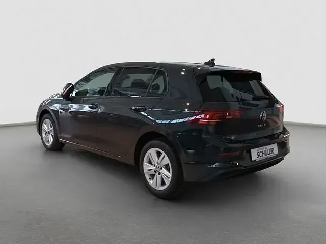 Gebraucht VW Golf VIII Life 116 PS (85 kW) 2026 Grau (uranograu) Limousine