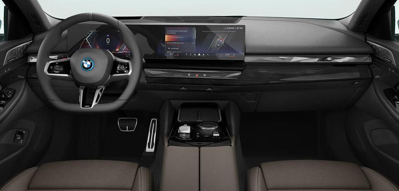 Gebraucht BMW 550e Comfort Edition 177 PS (130 kW) 2025 Grün Kombi