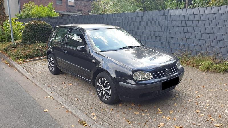 Schwarz Gebraucht 2000 VW Golf Edition Limousine | 1.100 € (Guter Preis) - Bild 1/4