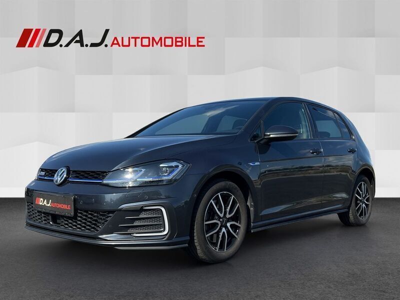 Blau Gebraucht 2017 VW Golf VII GTE Limousine | 17.280 € (Fairer Preis) - Bild 1/4