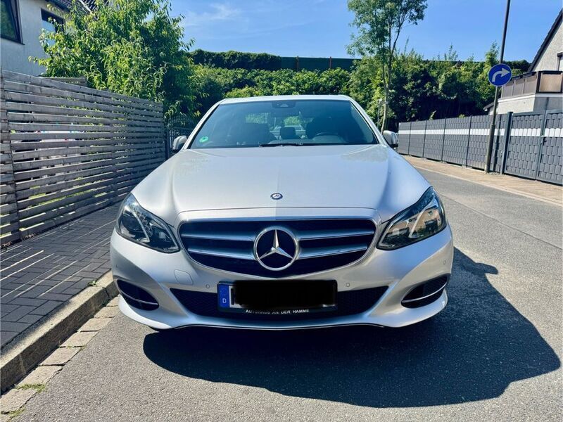 Silber Gebraucht 2013 Mercedes E200 Avantgarde Limousine | 19.300 € (Etwas zu teuer) - Bild 1/4