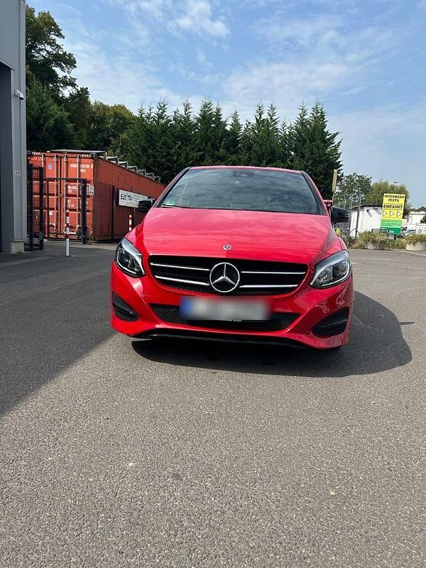 Rot Gebraucht 2018 Mercedes B200 Van / Kleinbus | 13.900 € (Superpreis) - Bild 1/4