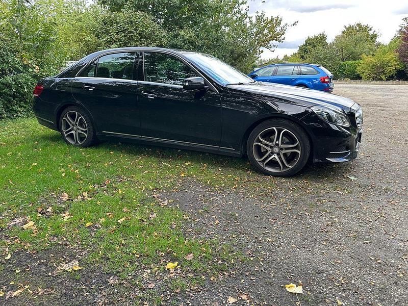 Schwarz Gebraucht 2014 Mercedes E220 Edition Limousine | 13.500 € (Fairer Preis) - Bild 1/4