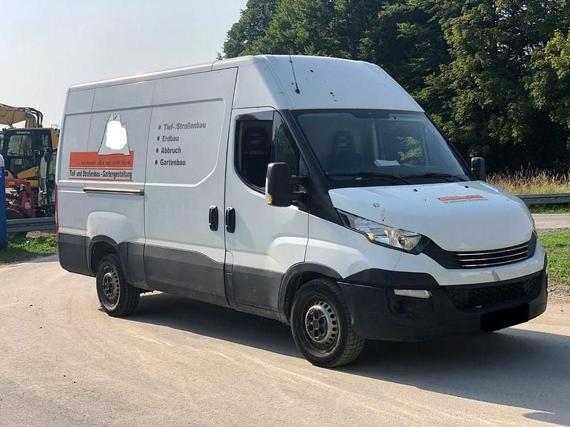 Weiß Gebraucht 2018 Iveco Daily Van / Kleinbus | 10.900 € - Bild 1/4