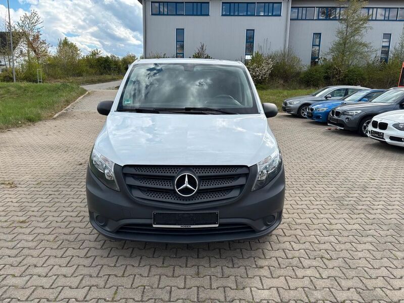 Arktikweiss Gebraucht 2019 Mercedes Vito Van / Kleinbus | 18.900 € (Superpreis) - Bild 1/4