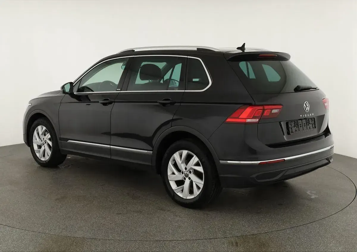 Gebraucht VW Tiguan Move 150 PS (110 kW) 2023 Deep black perleffekt SUV