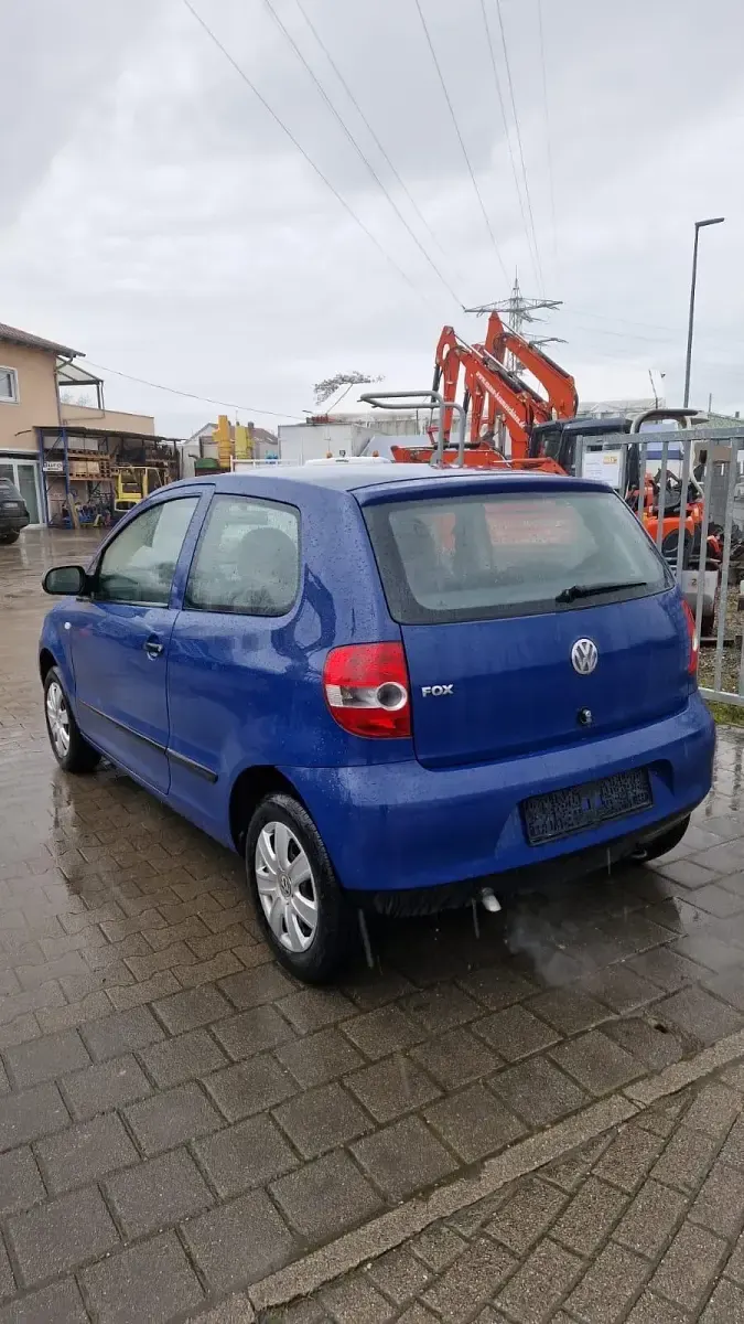 Gebraucht VW Fox 54 PS (39 kW) 2005 Blau Kleinwagen