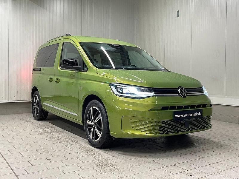 Gebraucht VW Caddy Style 114 PS (83 kW) 2023 Grün Van / Kleinbus
