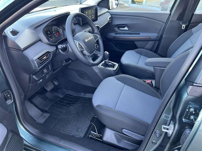 Neu Dacia Sandero Extreme 91 PS (66 kW) 2025 Zedergrün Kleinwagen