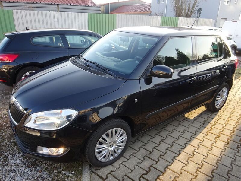 Schwarz Gebraucht 2010 Skoda Fabia Ambiente Limousine | 3.490 € (Fairer Preis) - Bild 1/4