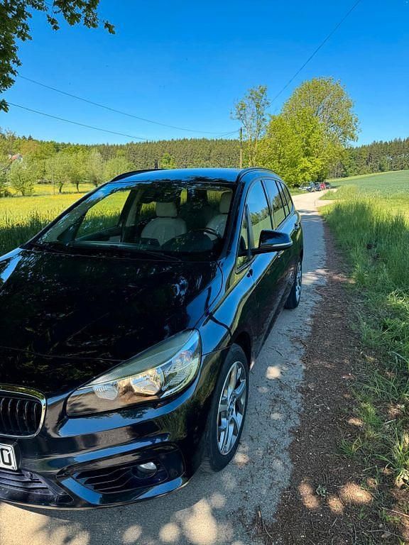 Blau Gebraucht 2016 BMW 220 Gran Tourer Sport Line Van / Kleinbus | 16.500 € (Guter Preis) - Bild 1/4