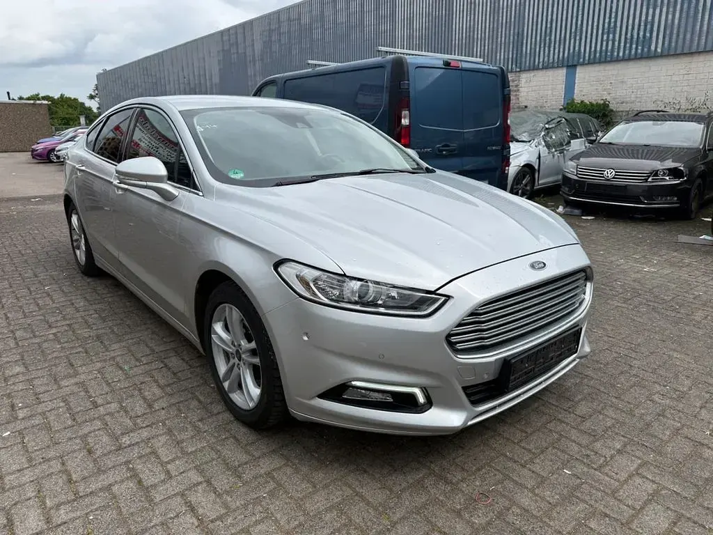 Gebraucht Ford Mondeo Titanium 179 PS (131 kW) 2019 Silber Limousine
