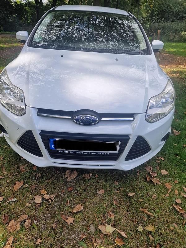 Weiß Gebraucht 2013 Ford Focus Kombi | 4.450 € (Fairer Preis) - Bild 1/4