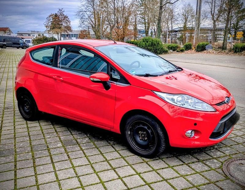 Gebraucht Ford Fiesta Titanium 97 PS (71 kW) 2009 Rot Kleinwagen