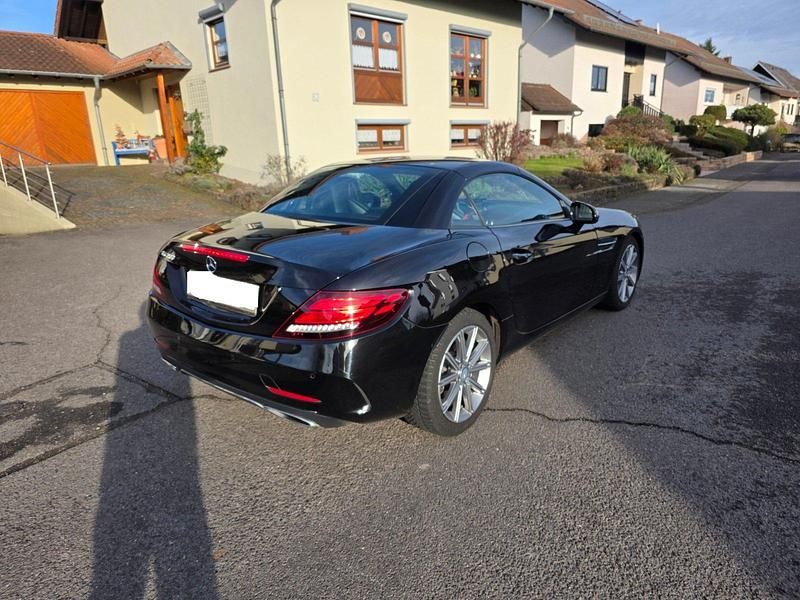 Gebraucht Mercedes SLC200 AMG line 184 PS (135 kW) 2016 Schwarz Cabrio