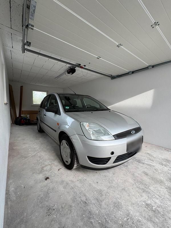 Silber Gebraucht 2004 Ford Fiesta Kleinwagen | 1.000 € (Guter Preis) - Bild 1/4