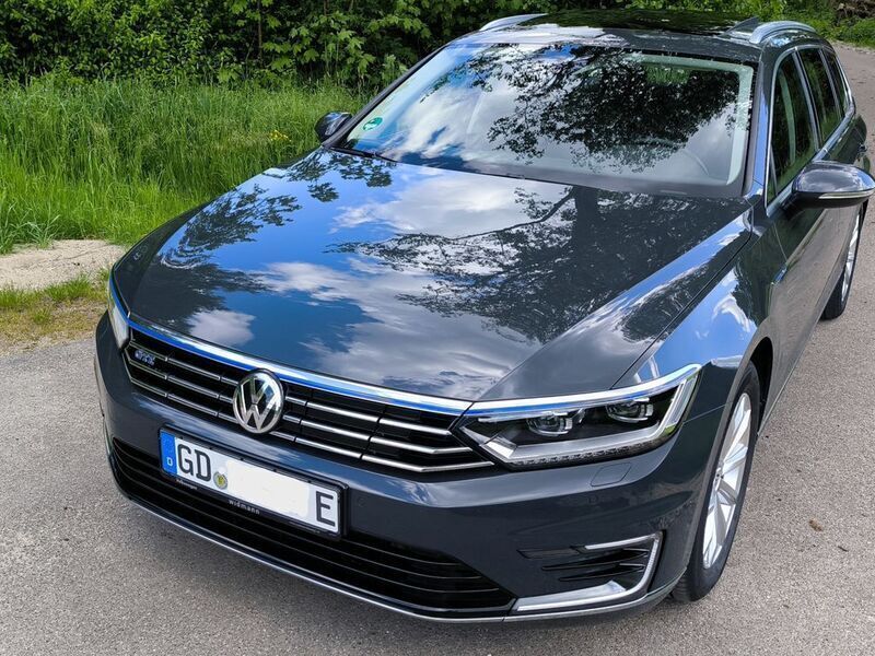 Grau Gebraucht 2017 VW Passat GTE Kombi | 18.900 € (Fairer Preis) - Bild 1/4
