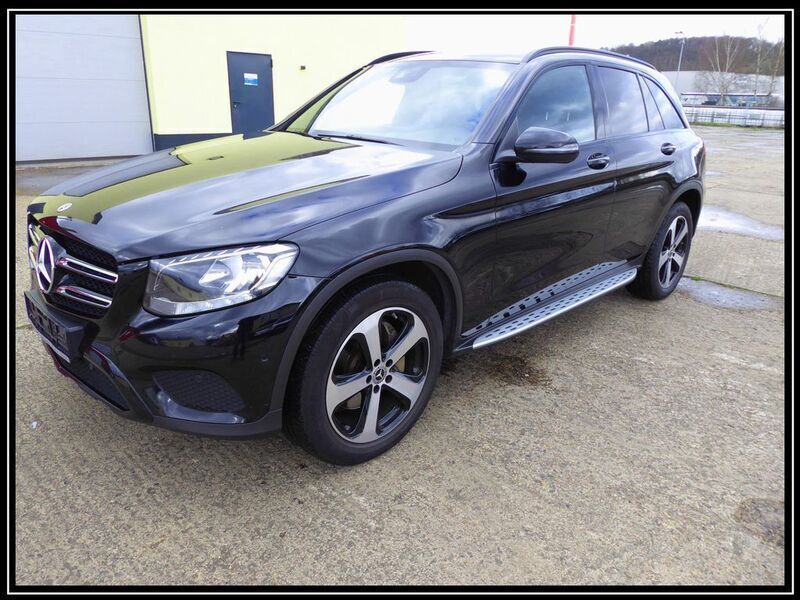 Schwarz Gebraucht 2018 Mercedes GLC220 Exclusive SUV | 19.840 € - Bild 1/4