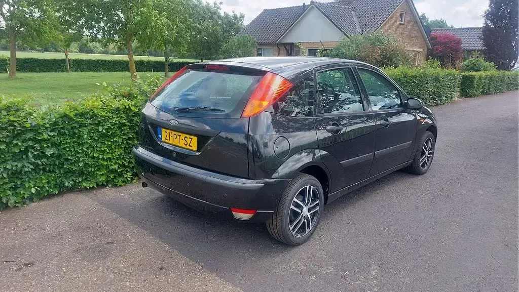 Gebraucht Ford Focus Futura 101 PS (74 kW) 2004 Schwarz Limousine