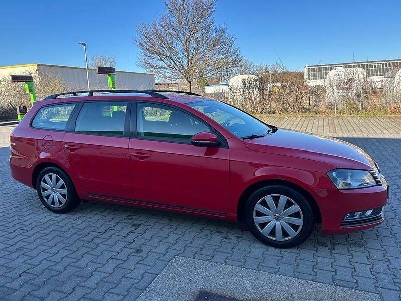 Gebraucht VW Passat Trendline 140 PS (102 kW) 2013 Blau Kombi