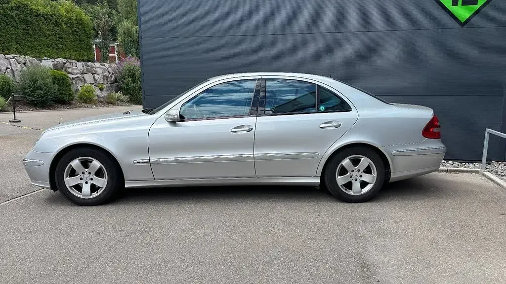 Gebraucht Mercedes E270 Avantgarde 177 PS (130 kW) 2004 Silber Limousine