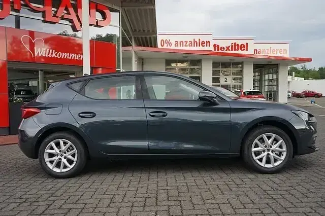 Neu Seat Leon 116 PS (85 kW) 2025 Grau Limousine
