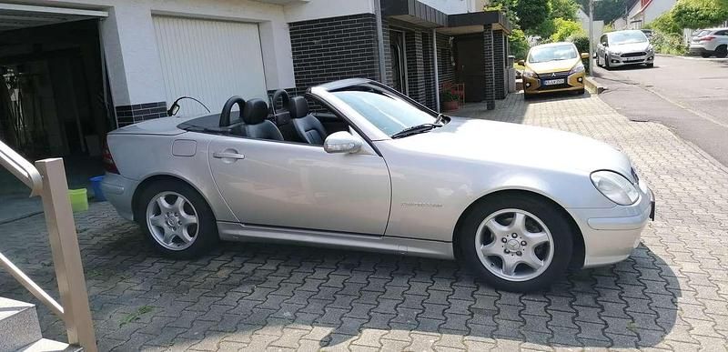 Silber Gebraucht 2003 Mercedes SLK200 Cabrio | 5.499 € (Fairer Preis) - Bild 1/4