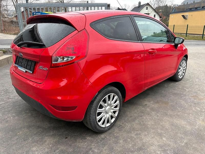 Gebraucht Ford Fiesta 60 PS (44 kW) 2009 Rot Kleinwagen