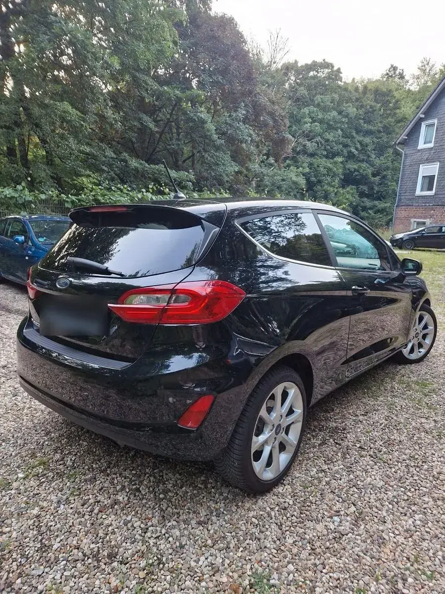 Gebraucht Ford Fiesta Titanium 125 PS (91 kW) 2017 Schwarz Kleinwagen