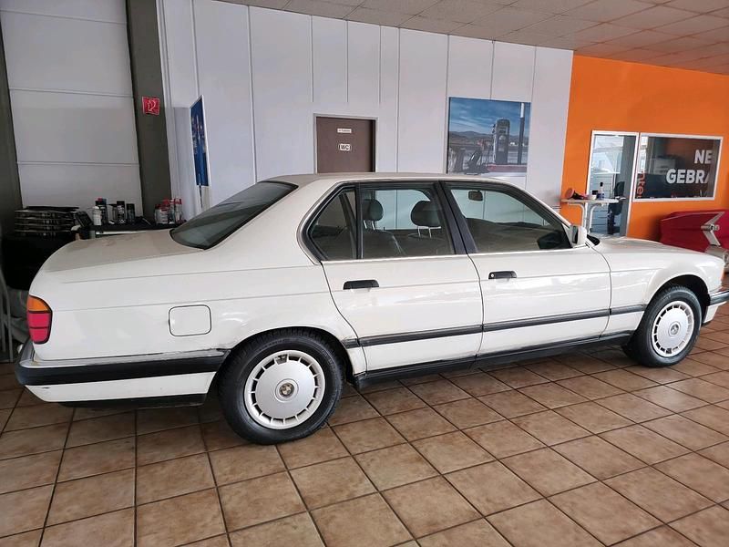 Gebraucht BMW 730 188 PS (138 kW) 1988 Weiß Limousine