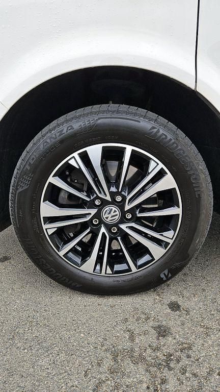 Gebraucht VW Multivan Highline 204 PS (150 kW) 2023 Weiß Van