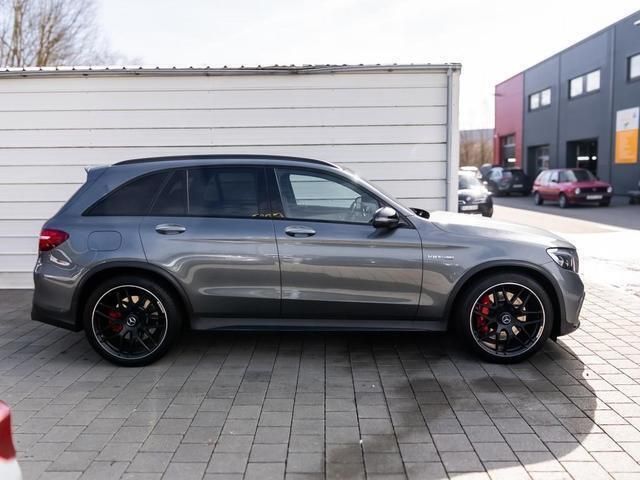 Grau selenitgrau metalliclack grau selenitgrau metalliclack Gebraucht 2019 Mercedes GLC63 AMG AMG SUV | 47.660 € (Superpreis) - Bild 1/4
