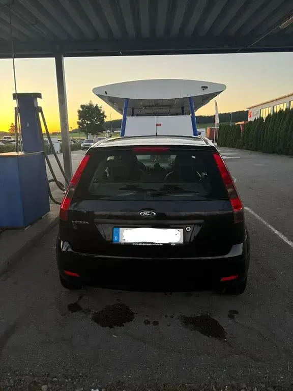 Gebraucht Ford Fiesta Trend 101 PS (74 kW) 2002 Schwarz Kleinwagen