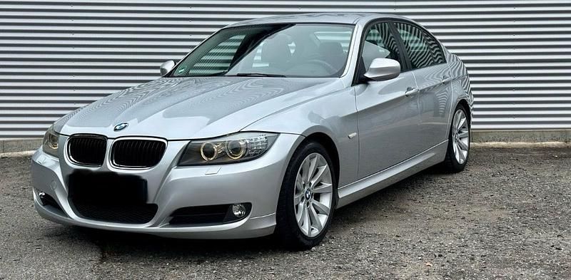 Silber Gebraucht 2010 BMW 318 Advantage Limousine | 6.700 € (Etwas zu teuer) - Bild 1/4