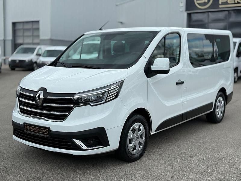 Gebraucht Renault Trafic Life 110 PS (80 kW) 2022 Weiß Van / Kleinbus