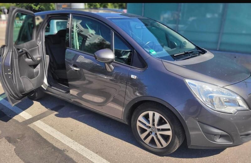Grau Gebraucht 2011 Opel Meriva Van / Kleinbus | 2.650 € (Guter Preis) - Bild 1/4