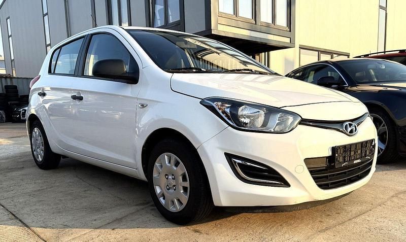 Weiß Gebraucht 2014 Hyundai i20 Classic Kleinwagen | 2.990 € (Superpreis) - Bild 1/4