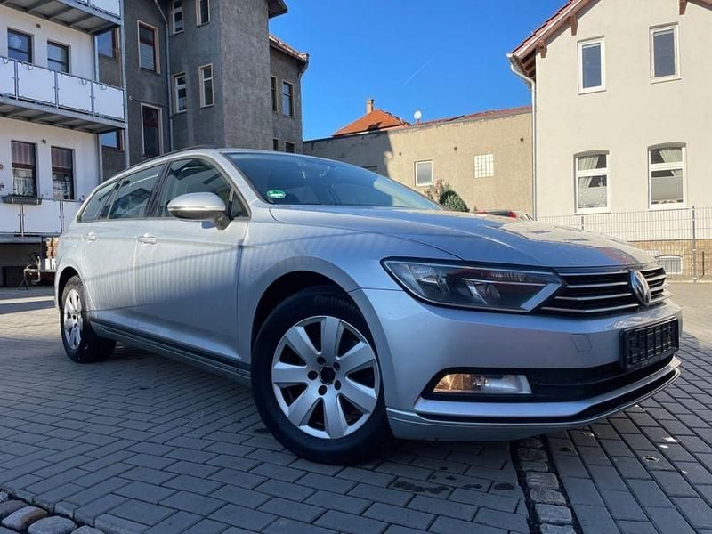 Silber Gebraucht 2015 VW Passat Kombi | 7.990 € (Fairer Preis) - Bild 1/4