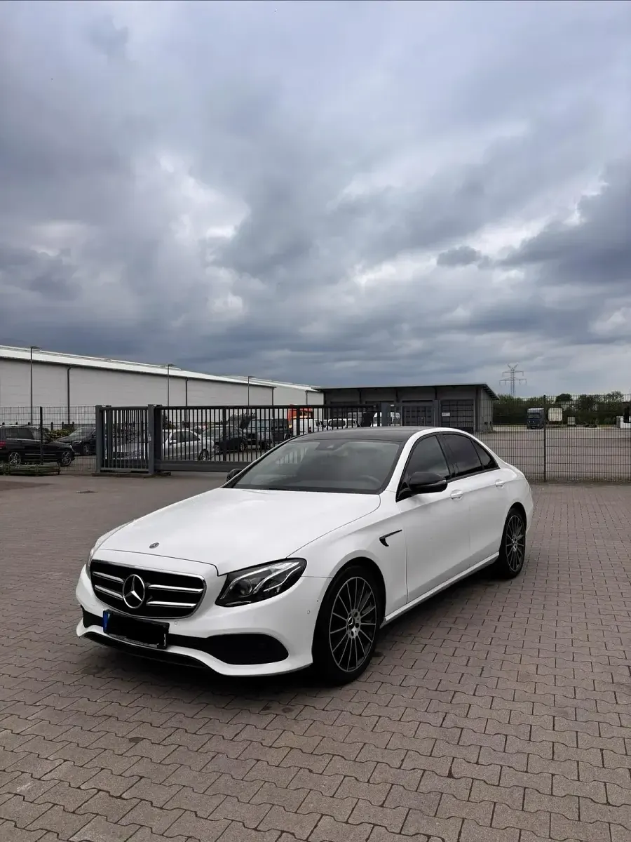 Usado Mercedes E220 Avantgarde 194 CV (142 kW) 2019 Blanco Berlina
